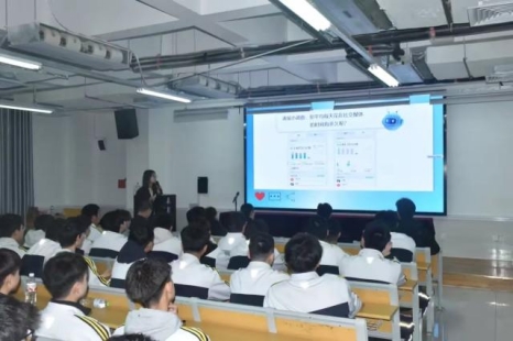 简篇-别让手机“控”住你——树人堂讲座顺利开展